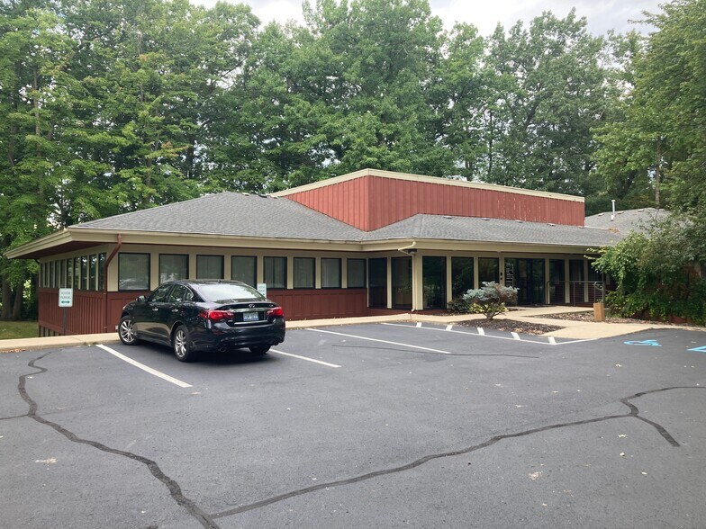 Primary Photo Of 500 Cascade West Pky SE, Grand Rapids Office For Lease