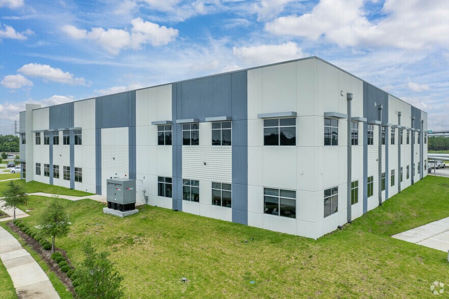 More Photos Of 13009 Gulf Commerce Dr, Houston Medical For Lease