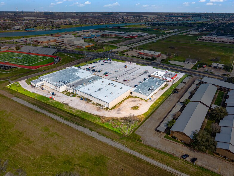 More Photos Of 301-327 S Brazosport blvd, Freeport Land For Lease