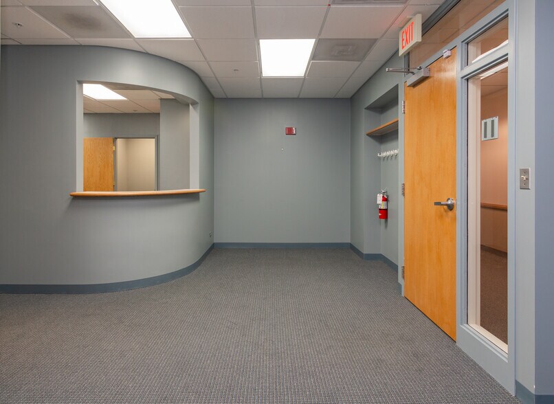 More Photos Of 2 E Rollins Rd, Round Lake Beach Medical For Lease
