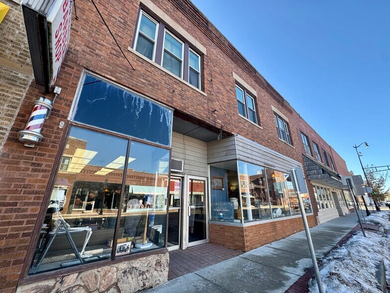 More Photos Of 3213 Washington Ave, Racine Storefront Retail Residential For Sale