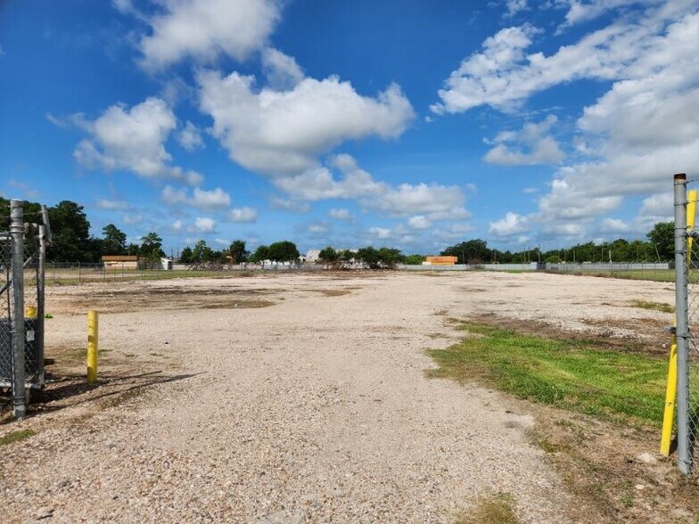 More Photos Of 14090 County Road 282, Alvin Land For Lease