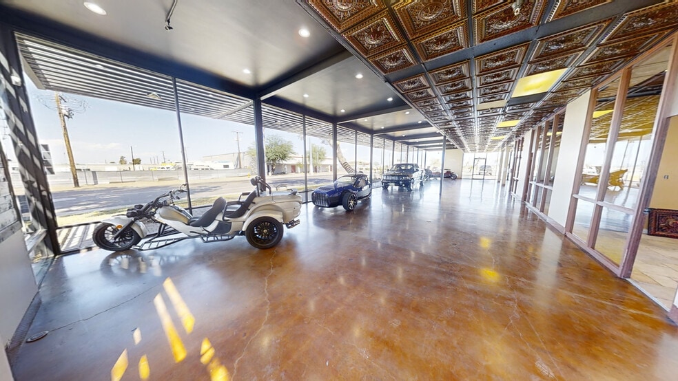 More Photos Of 1000 N McClintock Dr, Tempe Showroom For Sale