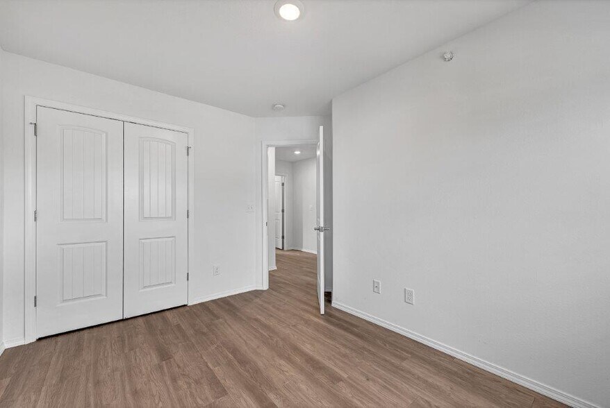 More Photos Of 2800-2811 W Mockingbird Rd, Rogers Apartments For Sale