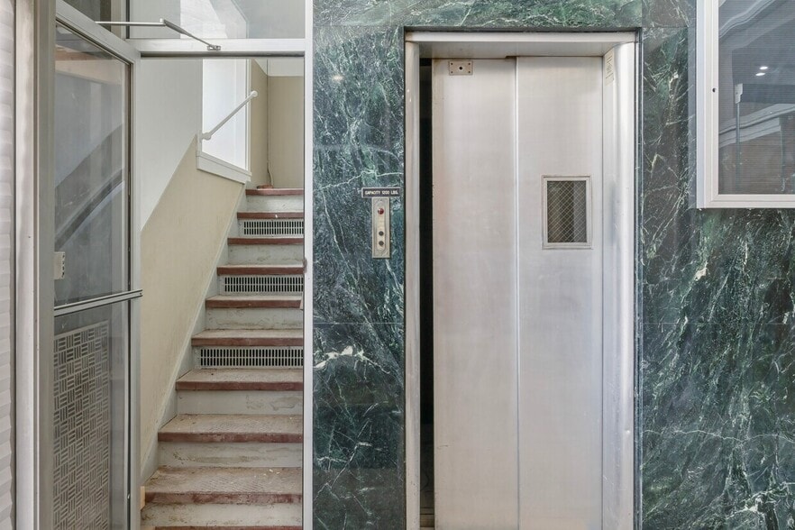 More Photos Of 17 Market St, Poughkeepsie Office For Sale