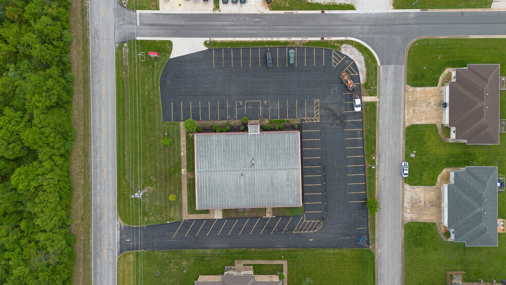 More Photos Of 500 W Daniels St, Ozark Office For Sale