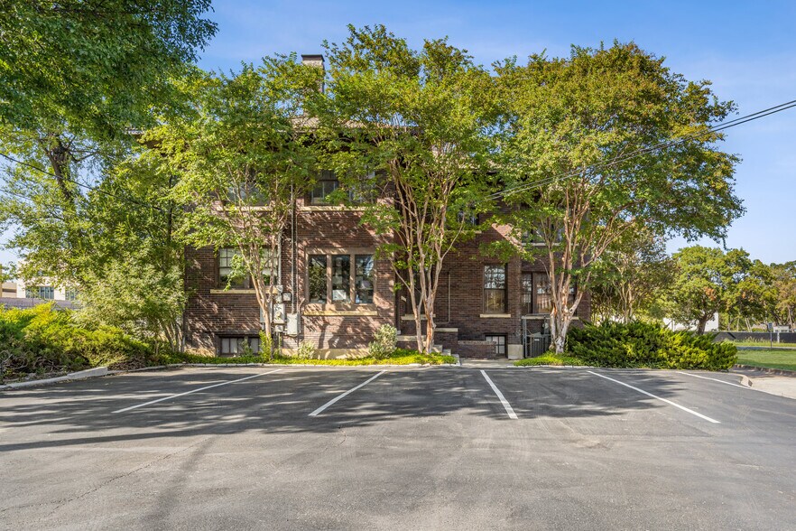 More Photos Of 1119 Pennsylvania Ave, Fort Worth Loft Creative Space For Sale