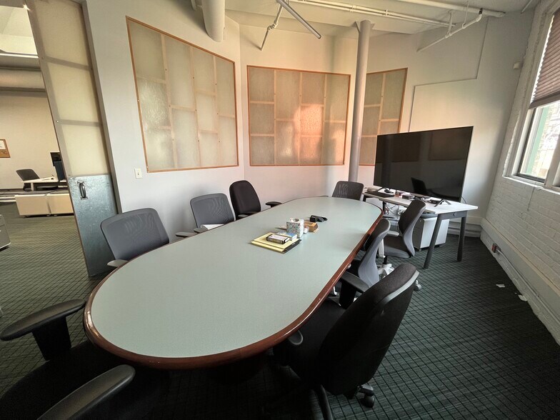 More Photos Of 2035-2043 W Wabansia Ave, Chicago Loft Creative Space For Lease