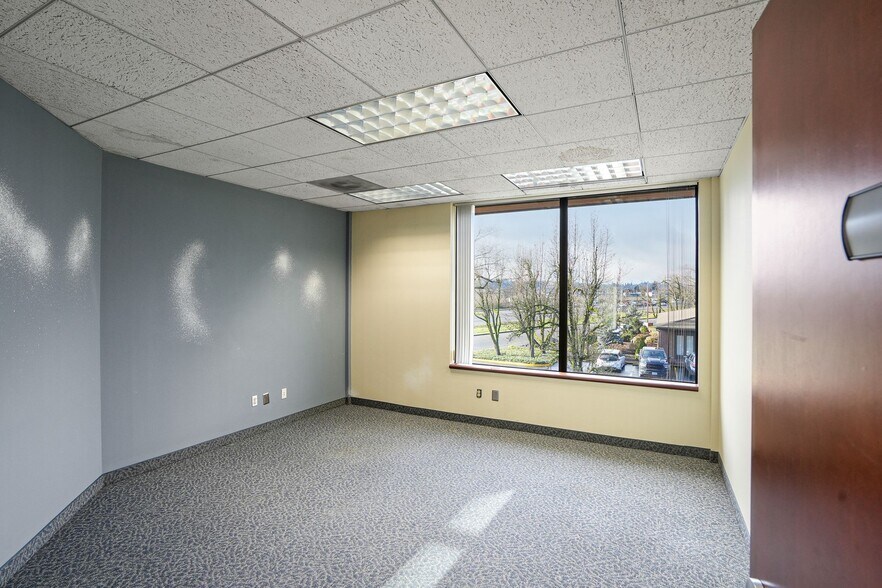 More Photos Of 2965 Ryan Dr SE, Salem Office For Sale
