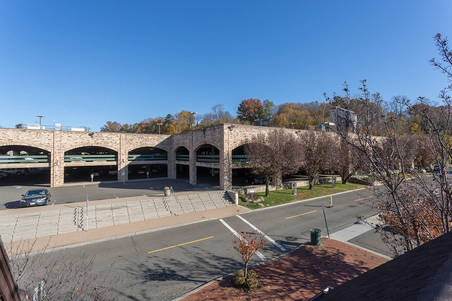 More Photos Of 17-21 Glen St, Glen Cove Storefront Retail Office For Lease