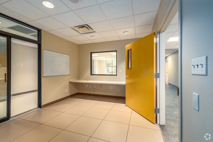 More Photos Of 2900 S National Ave, Springfield Medical For Lease