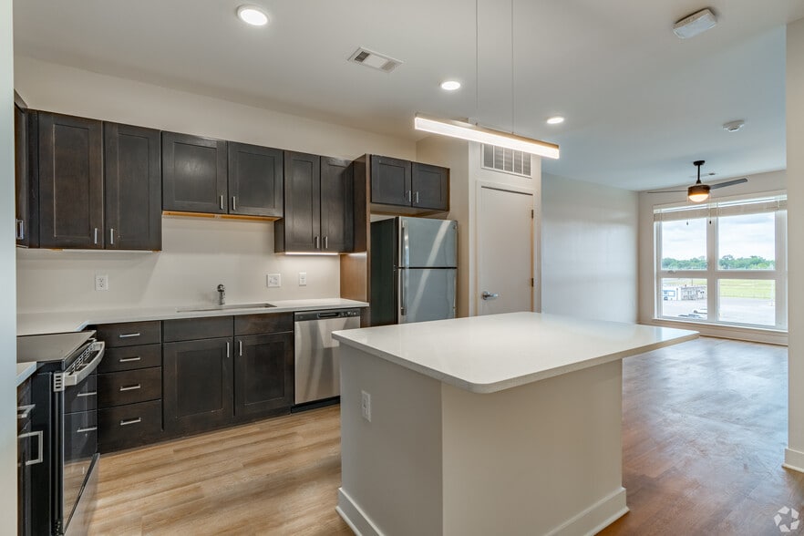 More Photos Of 300 S Hollywood St, Memphis Apartments For Sale