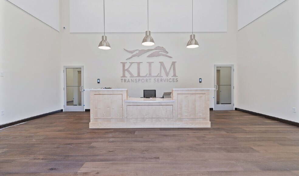 More Photos Of 1010 Citizens Pky, Morrow Unknown For Lease