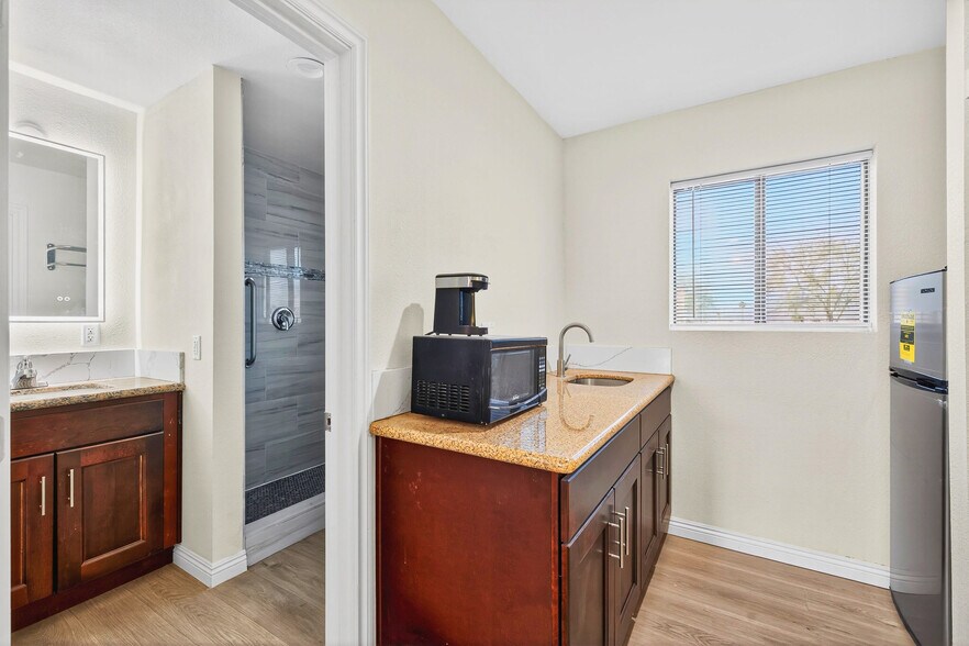 More Photos Of 67485 Hacienda Ave, Desert Hot Springs Hotel For Sale