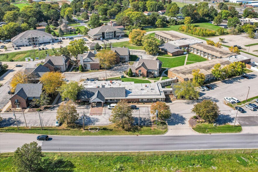 More Photos Of 1907 N Cunningham Ave, Urbana Hotel For Sale