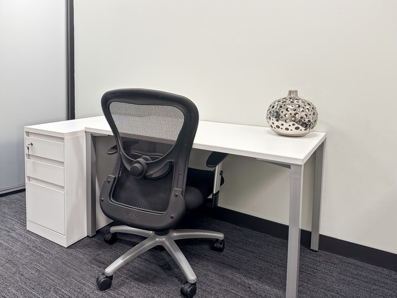 More Photos Of 201 St. Charles Ave, New Orleans Coworking Space