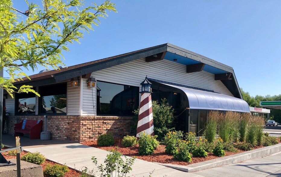 More Photos Of 403 Belknap St, Superior Restaurant For Sale