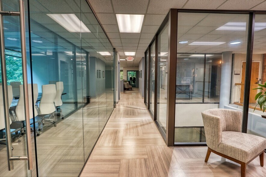 More Photos Of 9755 Dogwood Rd, Roswell Office For Lease