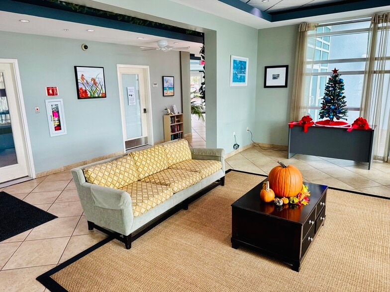 More Photos Of 2100 Sea Mountain Hwy, North Myrtle Beach Hotel For Lease