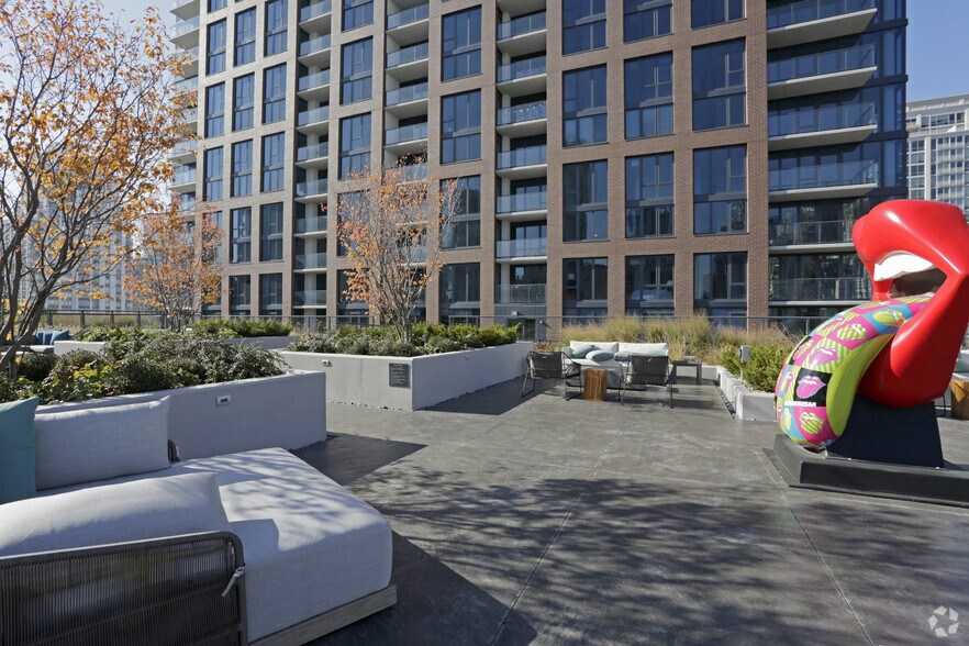 More Photos Of 637-643 N Wells St, Chicago Apartments For Lease