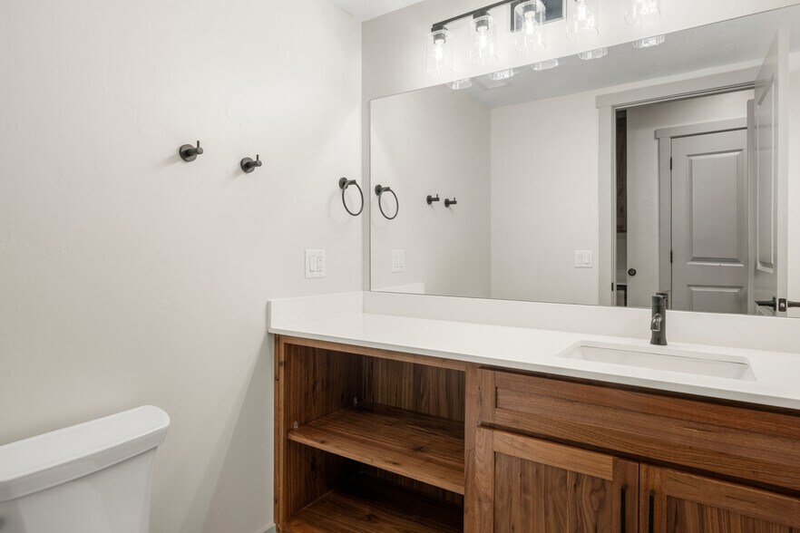 More Photos Of 45 E 150 S, Garden City Apartments For Sale