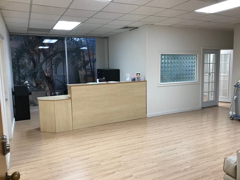 More Photos Of 320 Ward Ave, Honolulu Storefront For Lease