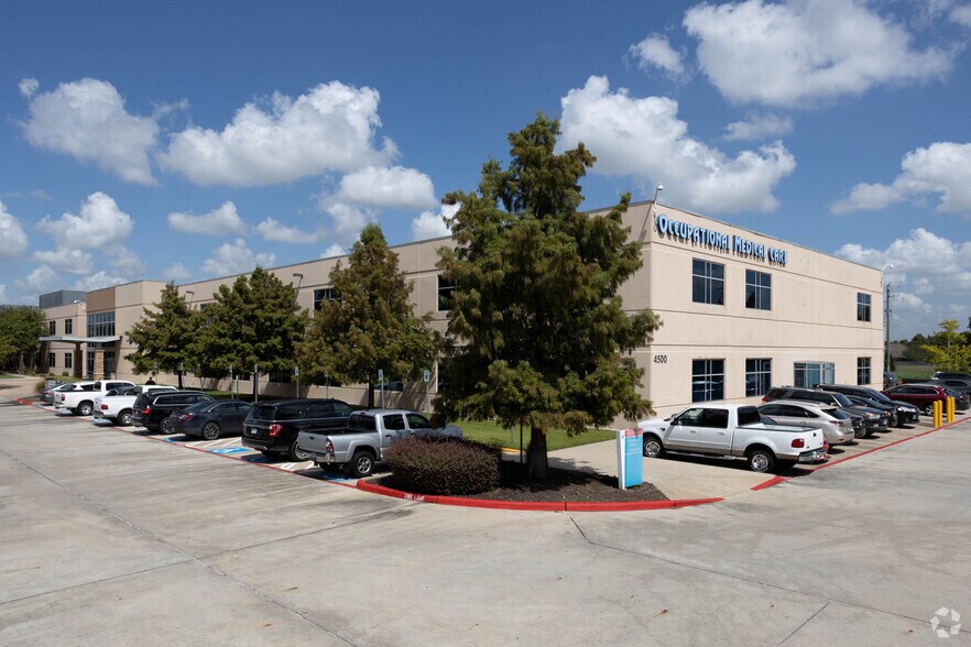 More Photos Of 4500 E Sam Houston Pky S, Pasadena Medical For Lease