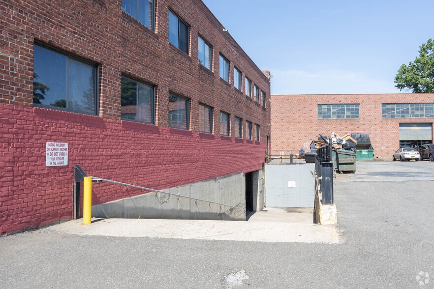 More Photos Of 490-520 Hempstead Tpke, West Hempstead Unknown For Lease