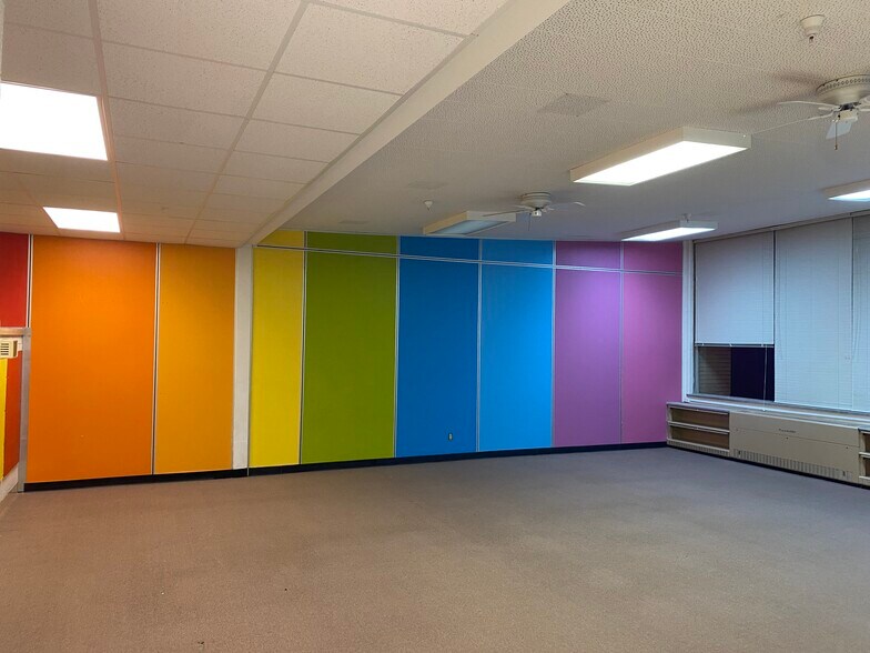 More Photos Of 670 Main Ave, De Pere Schools For Lease