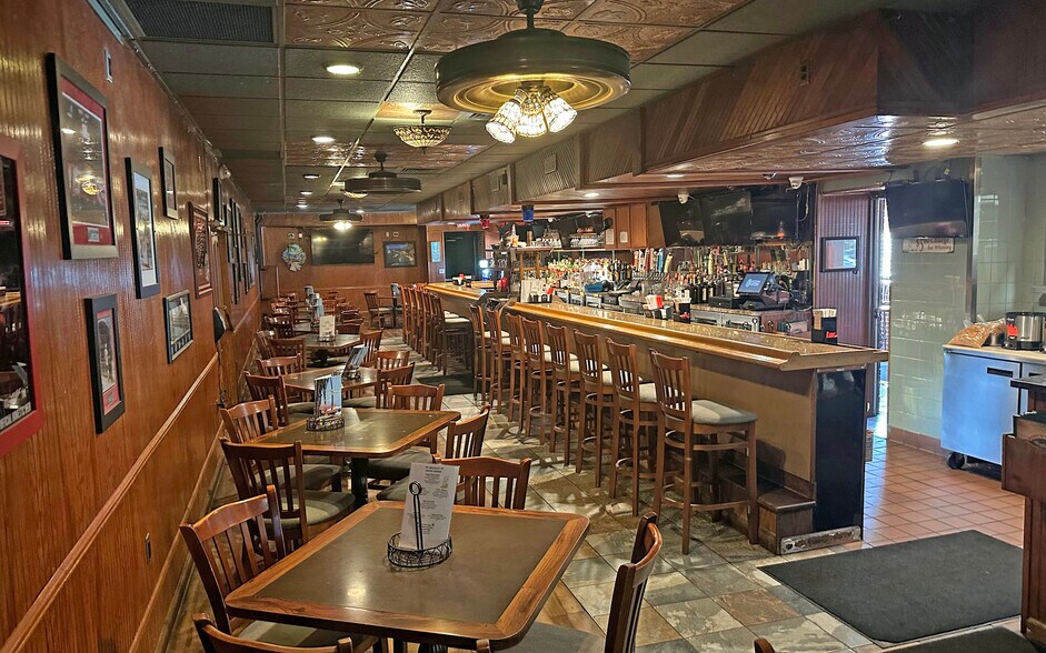 More Photos Of 25853 5 Mile Rd, Redford Township Freestanding For Sale