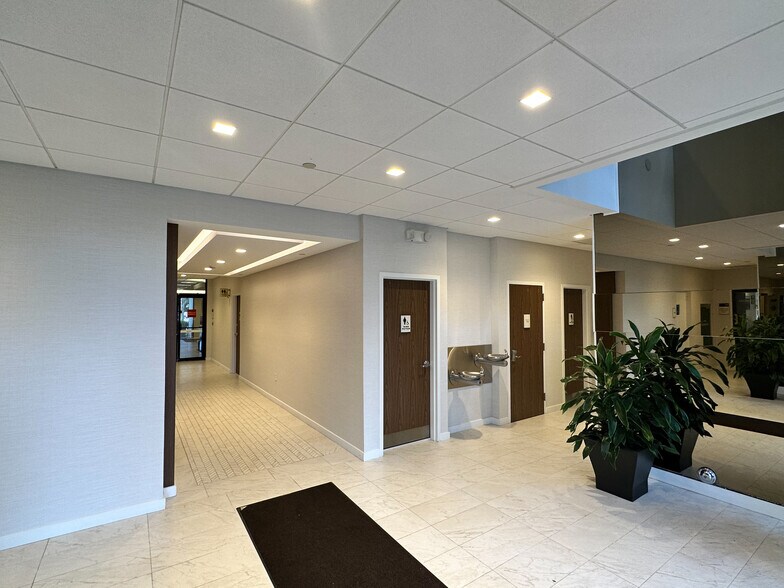 More Photos Of 4440 PGA Blvd, Palm Beach Gardens Coworking Space