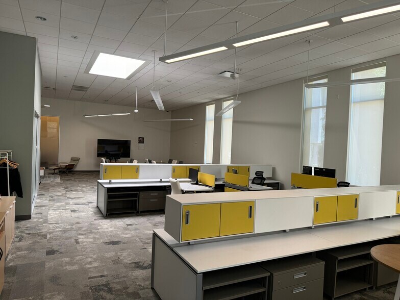 More Photos Of 185 N Wolfe Rd, Sunnyvale Research And Development For Lease