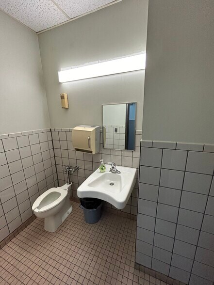 More Photos Of 4950 W Pershing Rd, Cicero Warehouse For Lease