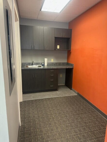 More Photos Of 7357 E Kemper Rd, Cincinnati Office For Sale