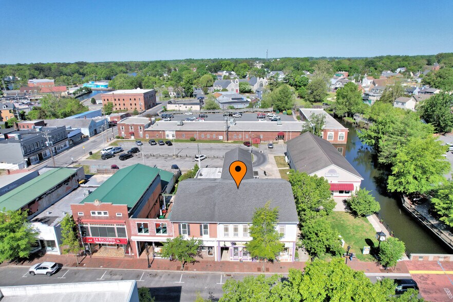 More Photos Of 10 S Walnut St, Milford Restaurant For Sale