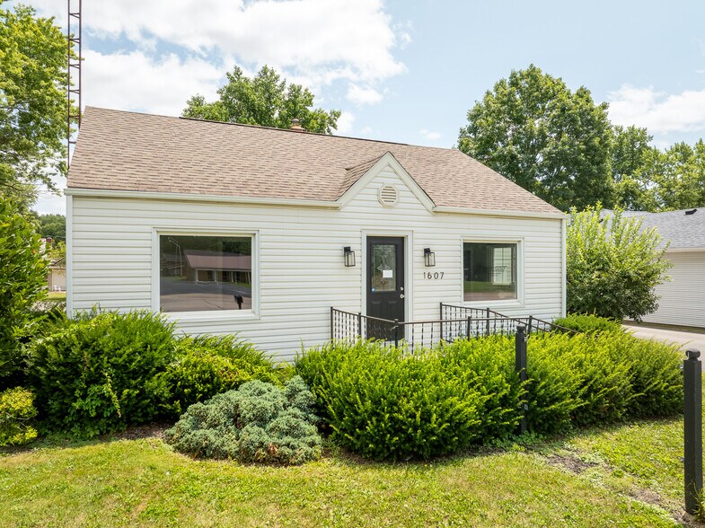 More Photos Of 1607 Chester Blvd, Richmond Office For Sale