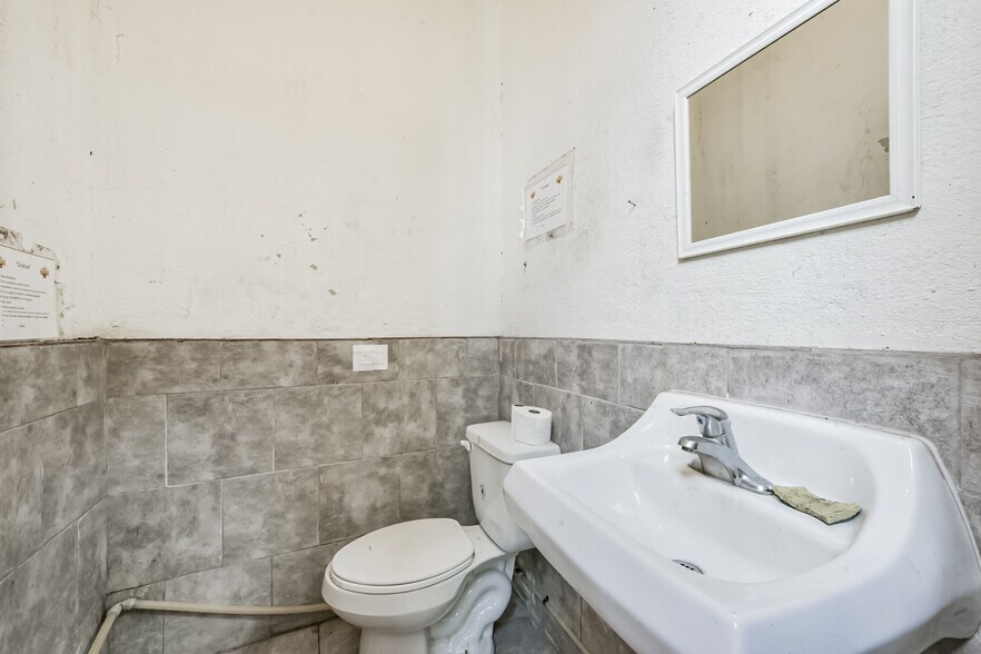 More Photos Of 2623 Berry Rd, Houston General Retail For Sale