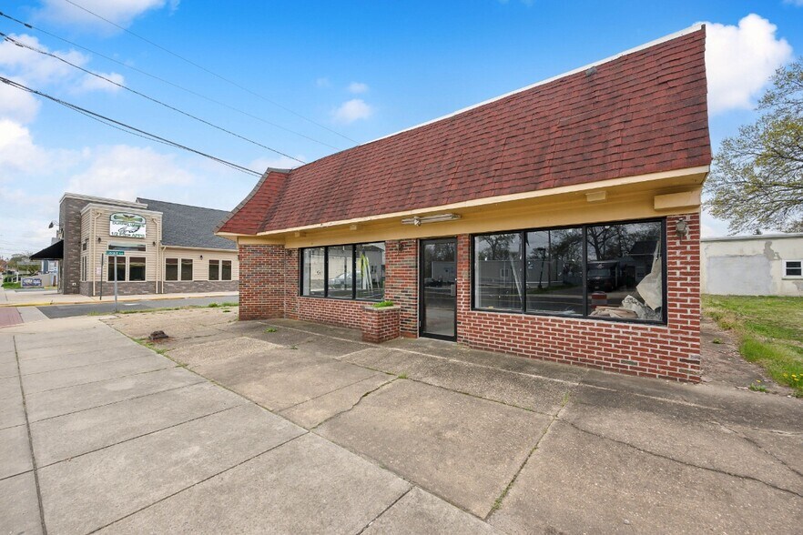 More Photos Of 402 W Kings Hwy, Mount Ephraim Freestanding For Sale