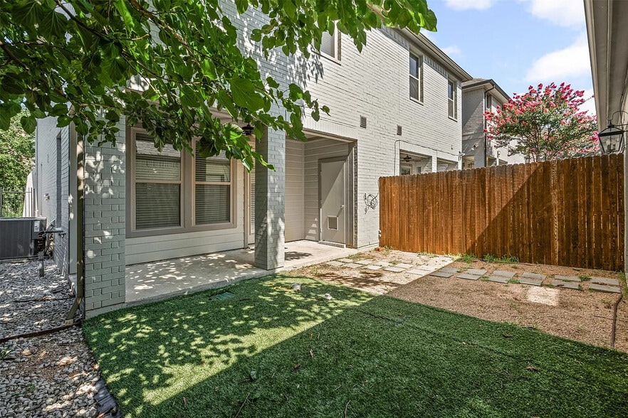 More Photos Of 2611 McCart Ave, Fort Worth Apartments For Sale