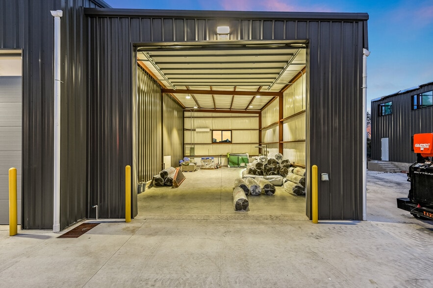 More Photos Of 15210 Fitzhugh Rd, Austin Light Distribution For Sale