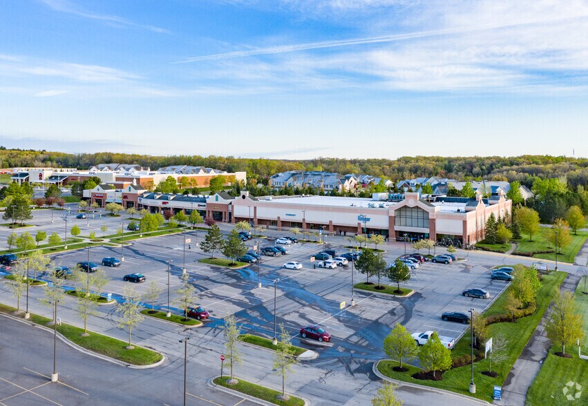 More Photos Of 10051 Highland Rd, Hartland Unknown For Lease