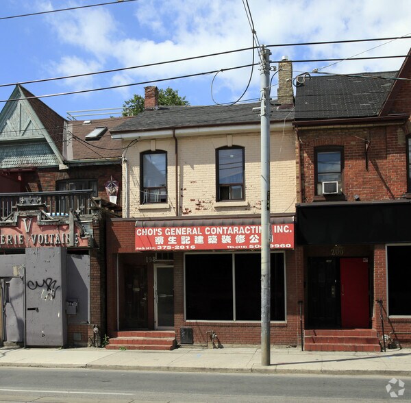 More Photos Of 198 Bathurst St, Toronto Storefront Retail Residential For Lease