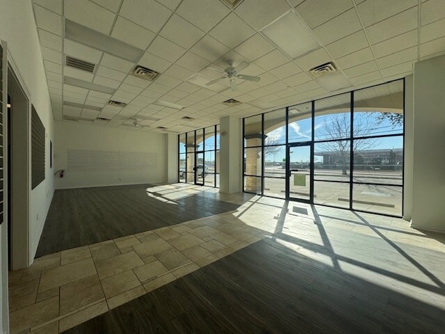 More Photos Of 1585 E Broad St, Mansfield Unknown For Lease