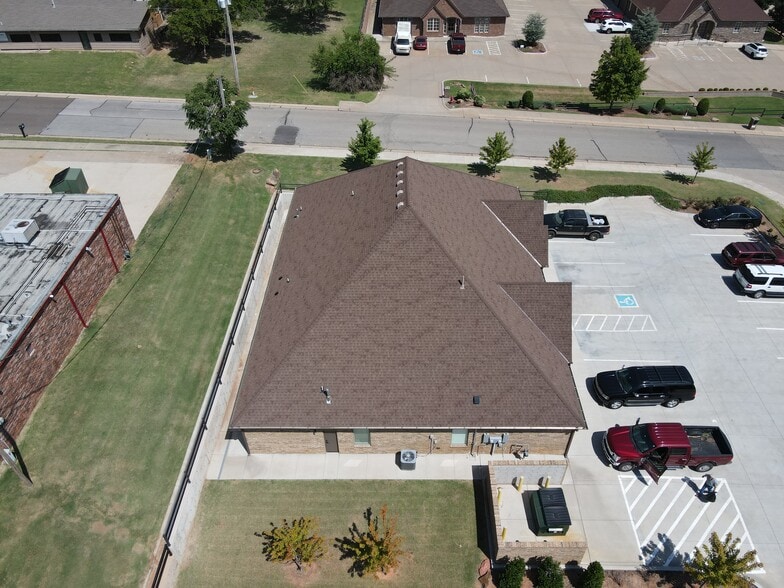More Photos Of 517 Liberty Ln, Edmond Office For Lease