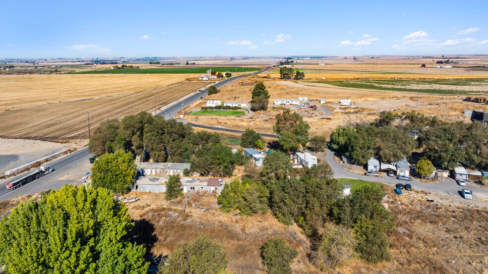 More Photos Of 6993 SE Road U, Warden Manufactured Housing Mobile Home Park For Sale