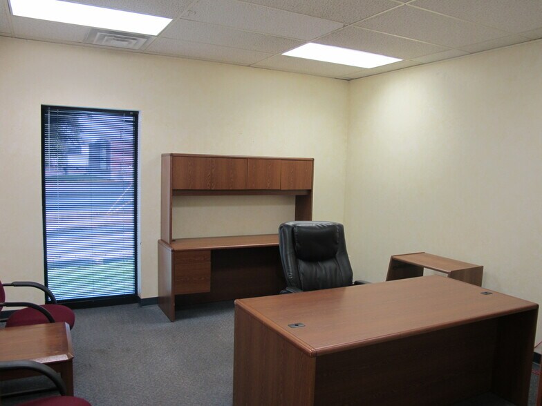 More Photos Of 3003 E Chestnut Expy, Springfield Office For Sale