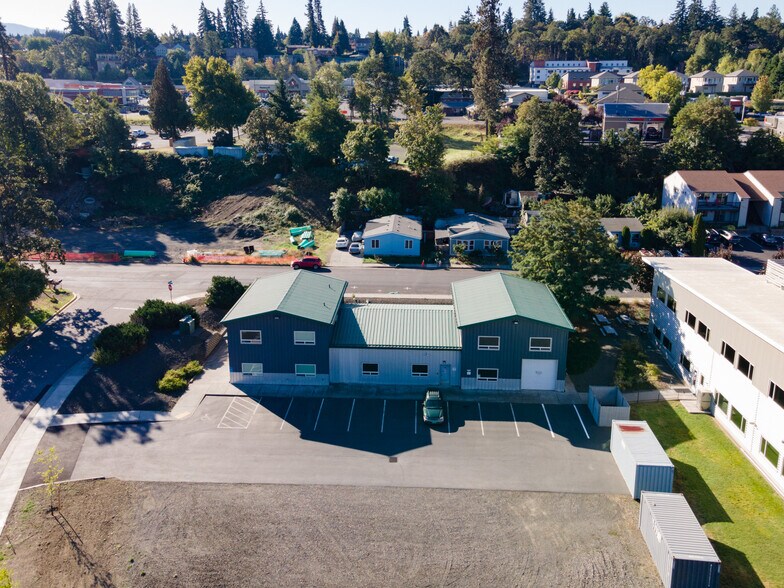 More Photos Of 200 N Wasco Ct, Hood River Warehouse For Lease