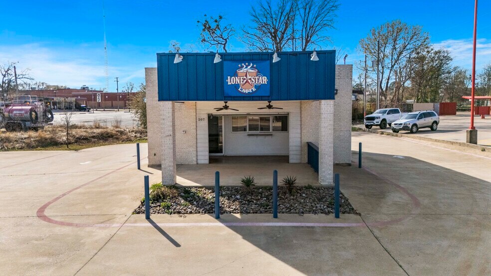 More Photos Of 207 N Henderson Blvd, Kilgore Storefront For Lease