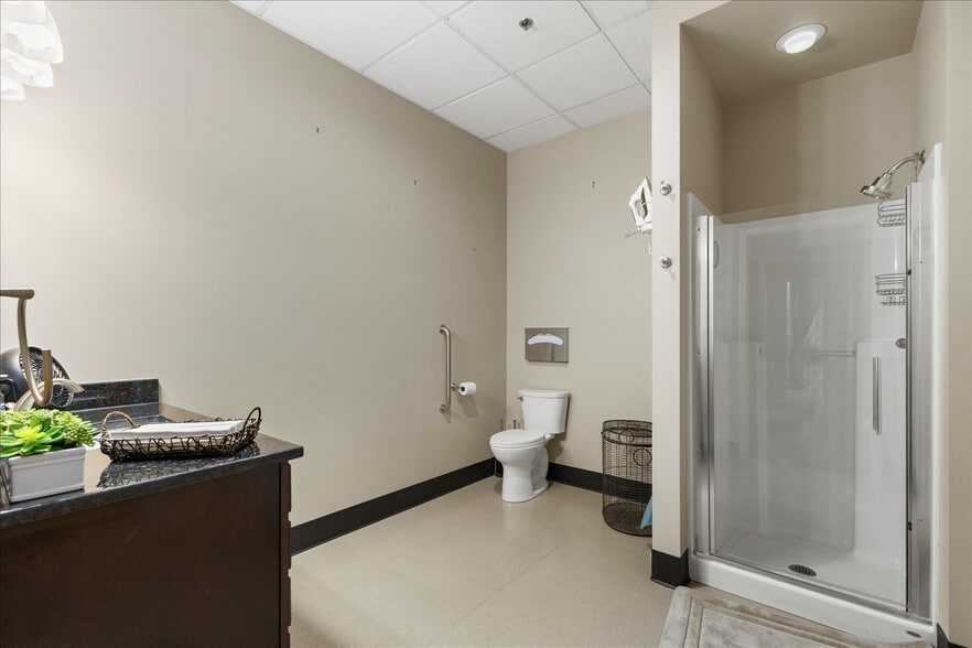 More Photos Of 18824 Smokey Point Blvd, Arlington Warehouse For Sale