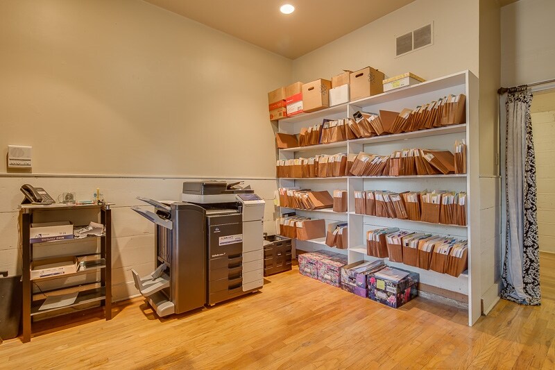 More Photos Of 7642 Poplar Pike, Germantown Office For Sale